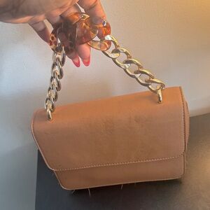 Chic Tan Shoulder Bag with Gold Chain